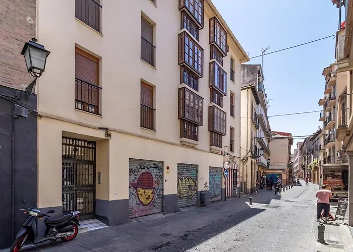 El Beso De Elvira * Granada
